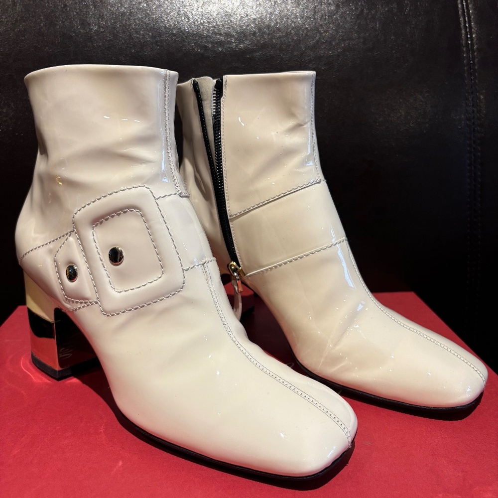 Roger Vivier White Boots